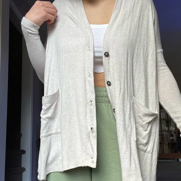 Cream Cardigan AE - Picture 5 of 6